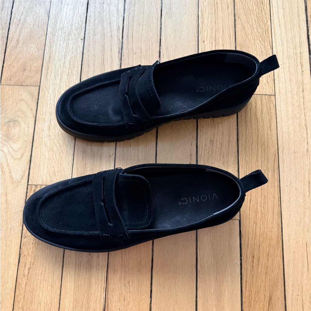 Vionic Women’s Classic Black Slip-On Loafers - Picture 2 of 3